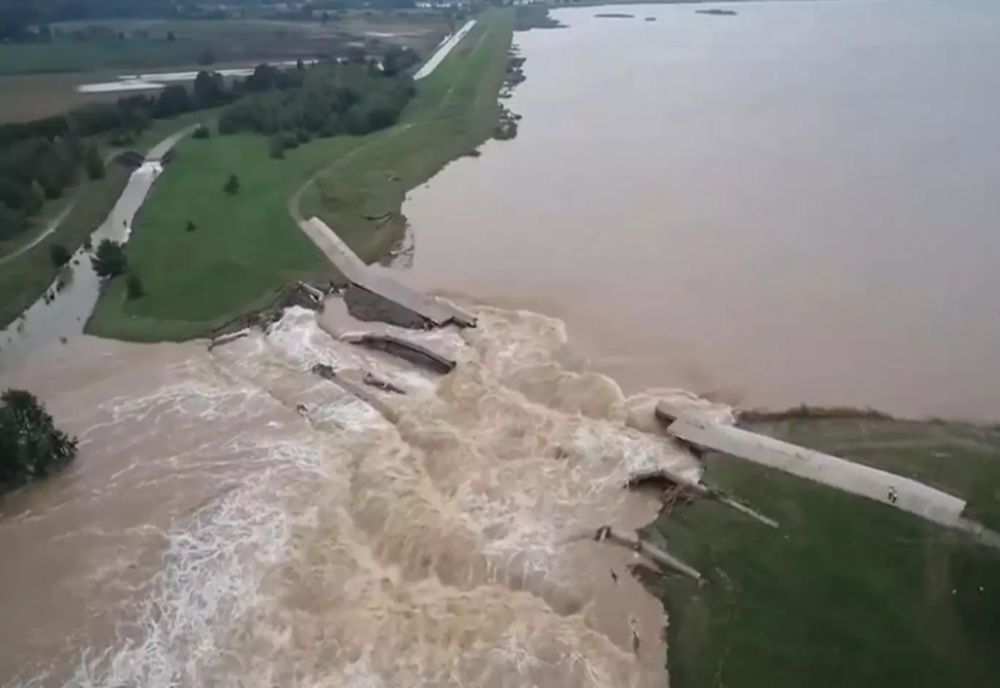 AVERTIZĂRILE HIDROLOGICE, RESTRÂNSE