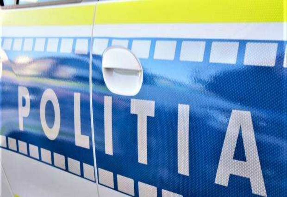 Foc de armă, tras de poliţişti pentru a prinde patru tineri care furau carburant dintr-un camion, în Tulcea