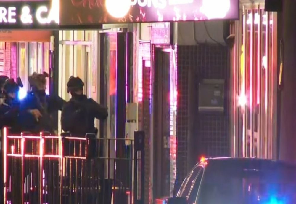 FOCURI DE ARMĂ TRASE PE O STRADĂ DIN SYDNEY, AUSTRALIA