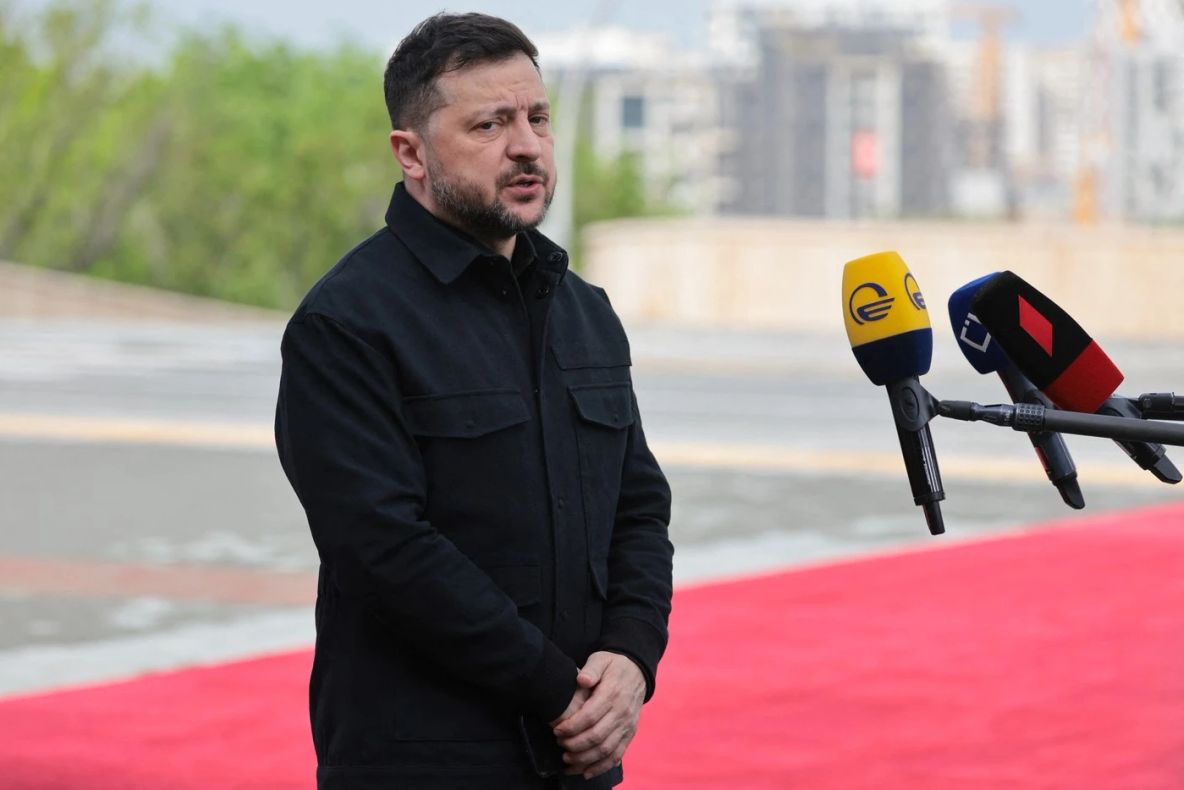 Zelenski anunță schimbarea de tactică: Ucraina lovește tot mai des cu drone de rază medie