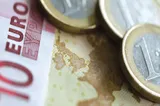 PNL laudă „miracolul Bolojan” din fonduri europene, în timp ce România a intrat oficial în recesiune tehnică