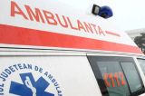 Bărbat în stare critică după o cădere de la etajul patru