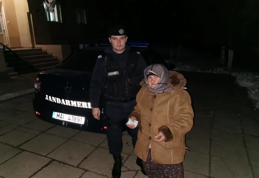 Femeie a străzii salvată de jandarmi
