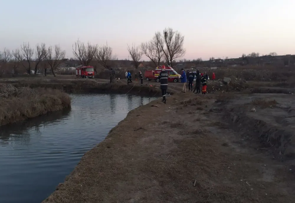 FOTO Un bărbat de 41 de ani a  murit înecat într-un canal