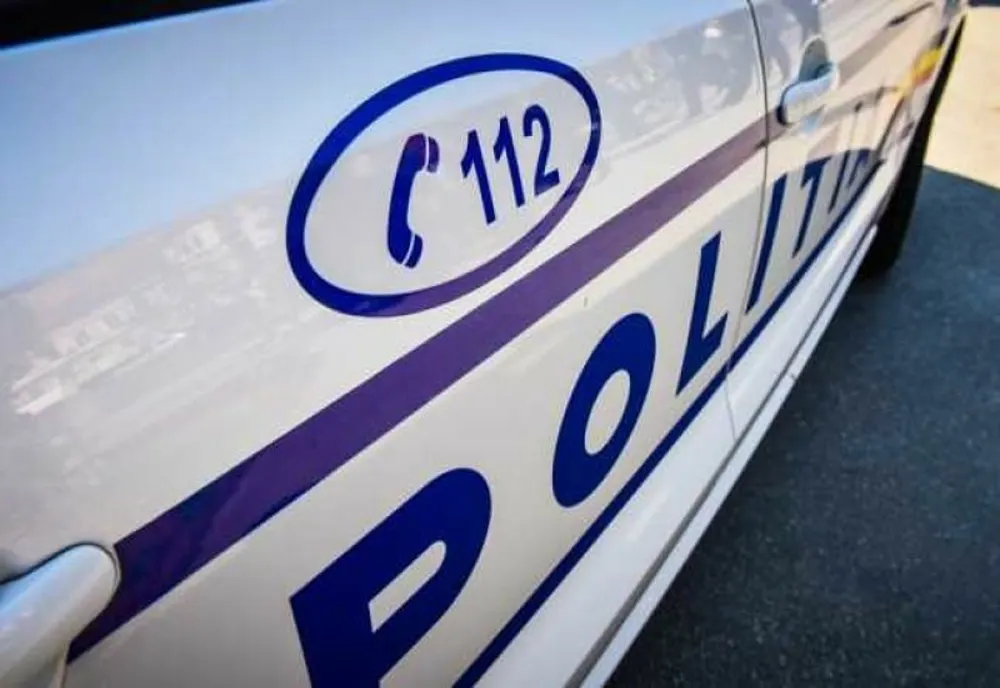 Tupeu maxim! Beat, fără permis, cu mopedul fără număr de înmatriculare