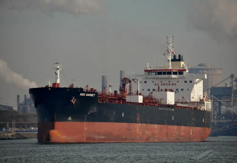 Comandant roman, reținut de pe navă într-un port din Cipru
