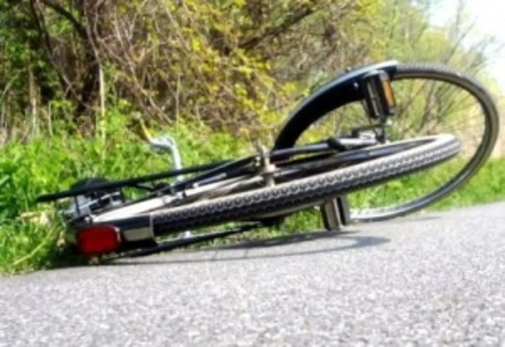 Accident la Sarichioi. Biciclist spulberat de o mașină