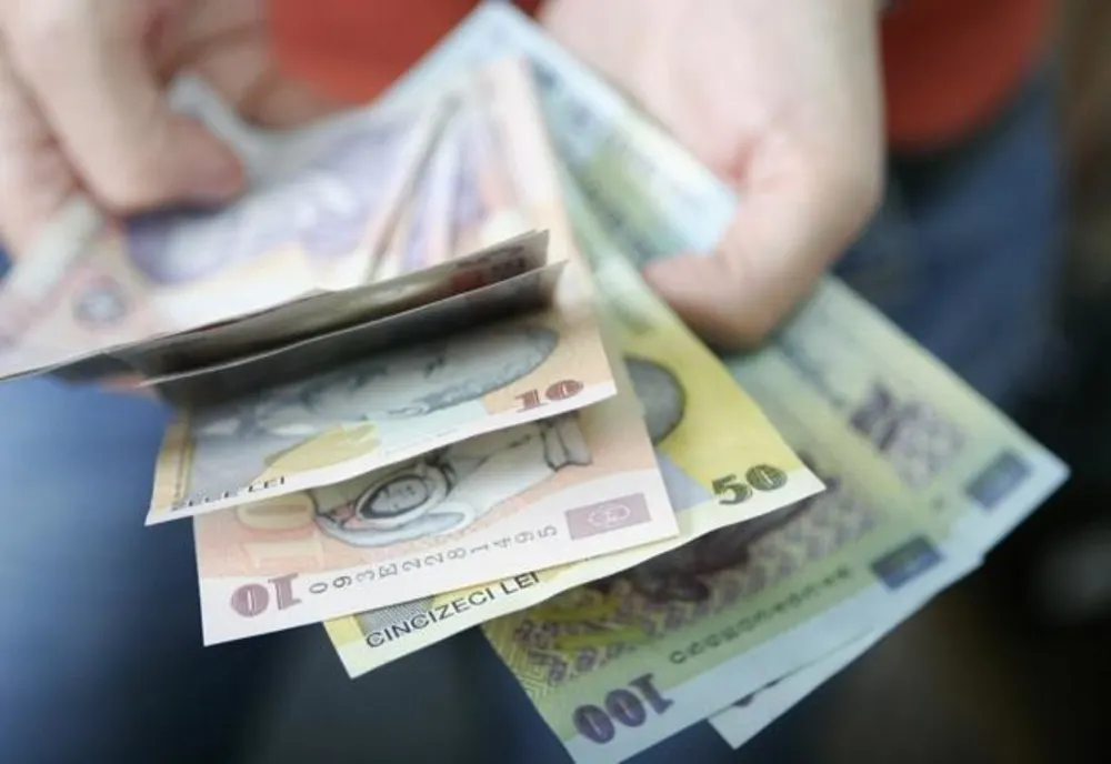 Majorarea PENSIILOR ar putea fi făcută în două etape! Creșterile, praf în ochii pensionarilor: scenariul BOMBĂ pe care îl iau în calcul guvernanții