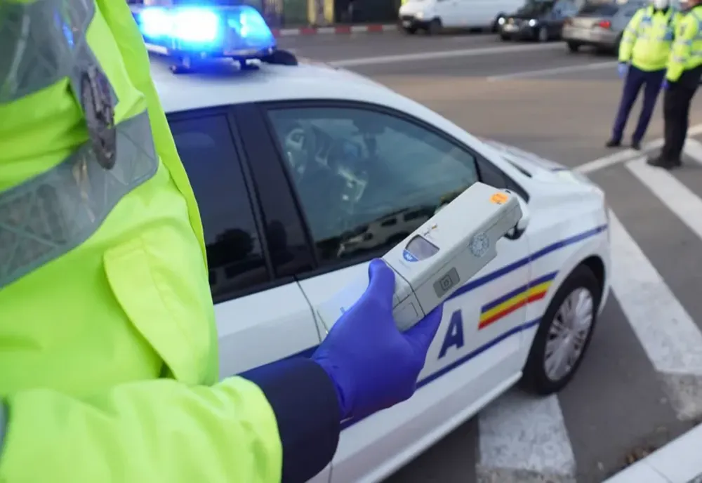 A dat peste cap etilotestul. Cât de beat s-au urcat la volan un bărbat din Jijila