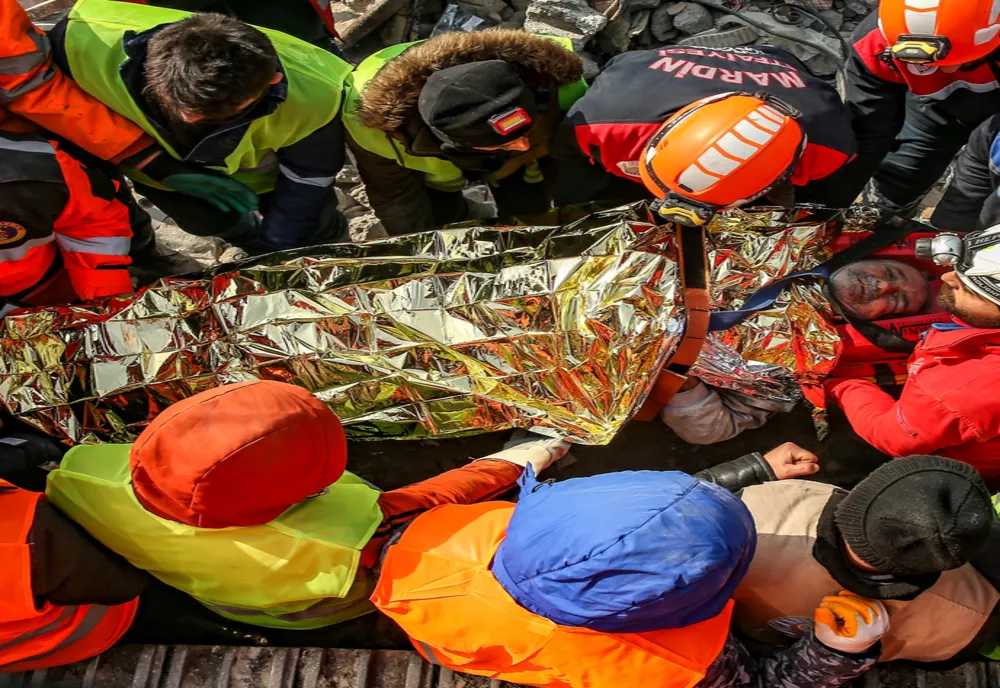 VIDEO| Miracol în Turcia. Femeie salvată după ce a petrecut 100 de ore sub dărâmături