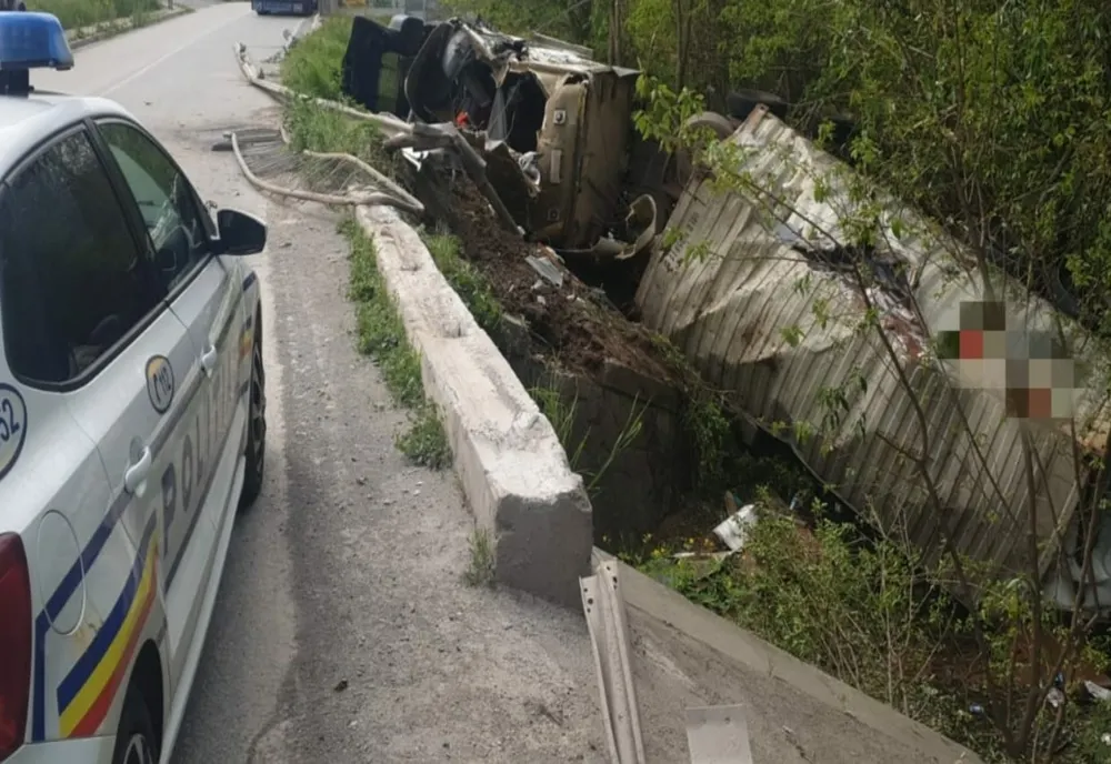 Ucrainean rănit după ce s-a răsturnat cu TIR-ul pe drumurile din Tulcea