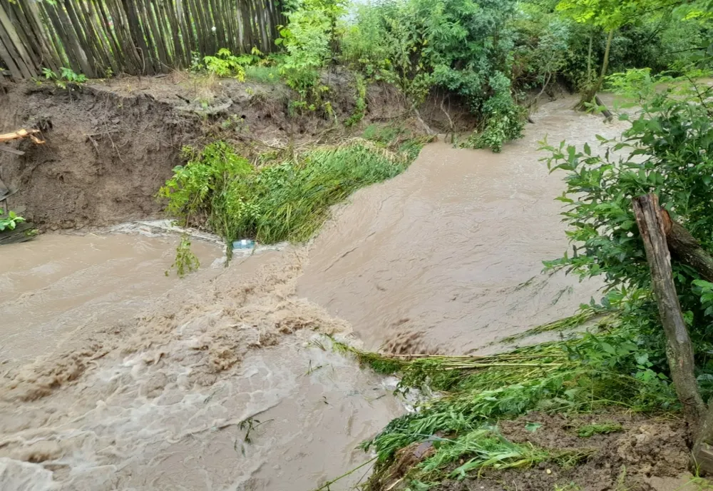 Alertă de inundații în nordul ţării, începând din această seară