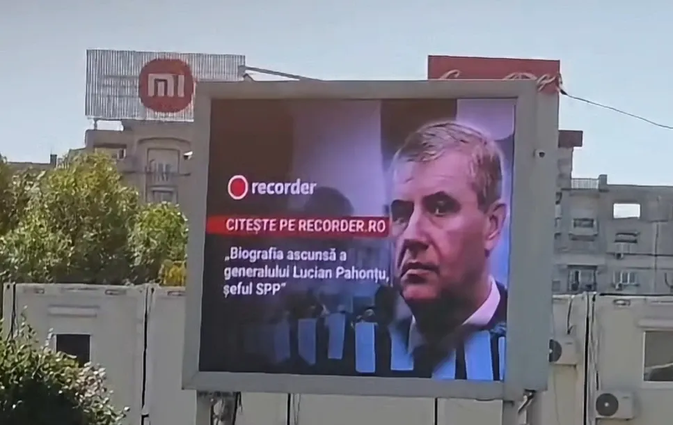 Panou stradal cu o ancheta Recorder