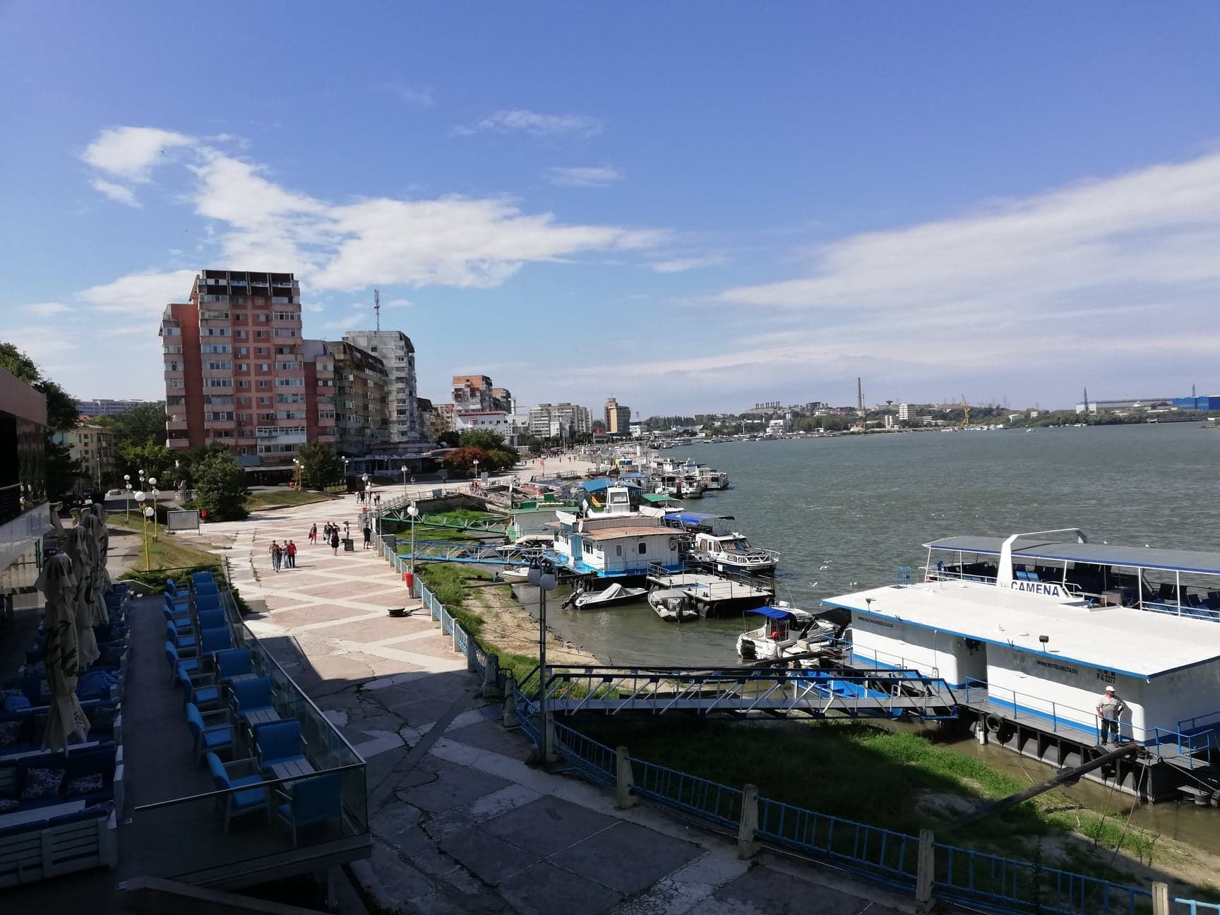 41675843_339330579976342_8846095009993195520_n