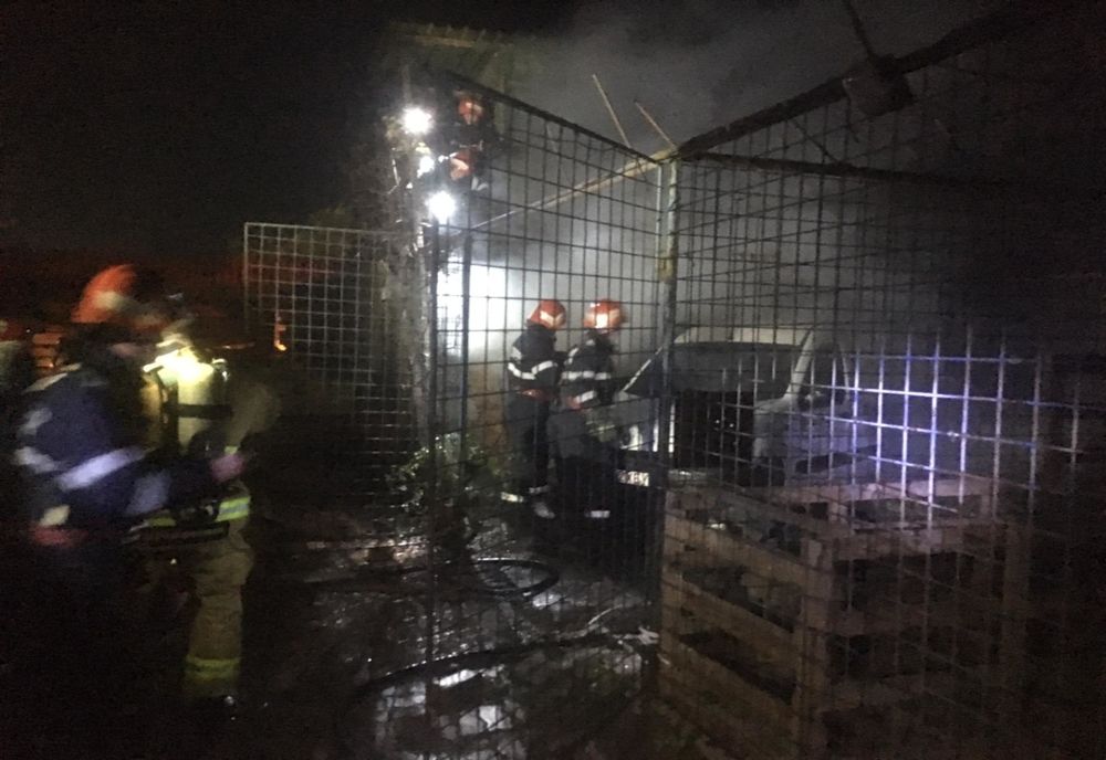 Incendiu în curtea societăţii Tremag