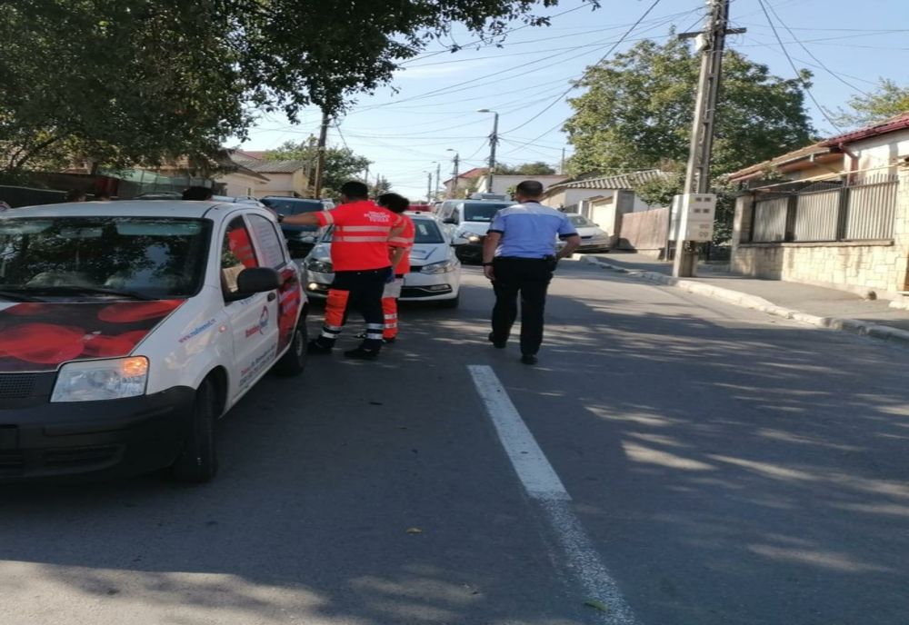 Copil lovit de o mașină, după ce a traversat strada prin loc nepermis