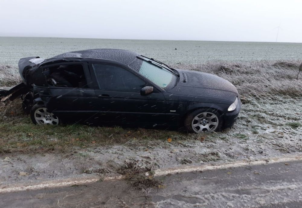 Încă un tulcean a intrat cu mașina în copac