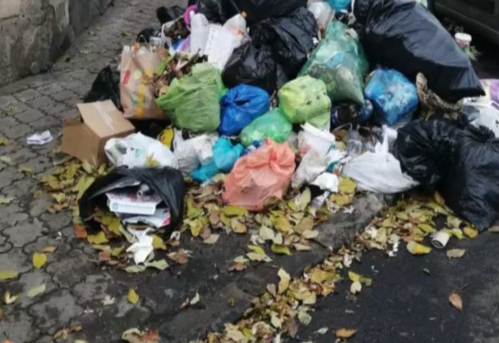Orașe sufocate de gunoaie în toată țara! Romprest, implicată în mai multe scandaluri. Care este motivul rezilierii contractelor
