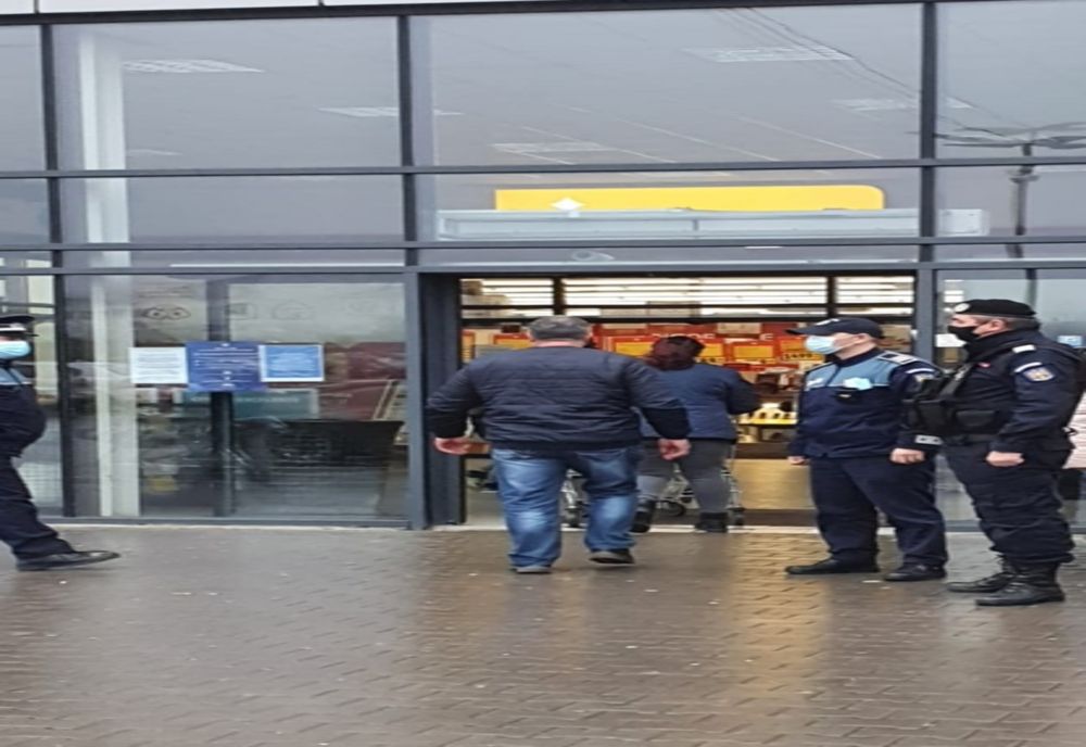 Amenzi de 14.500 lei pentru nepurtarea măştii şi nerespectarea distanţării