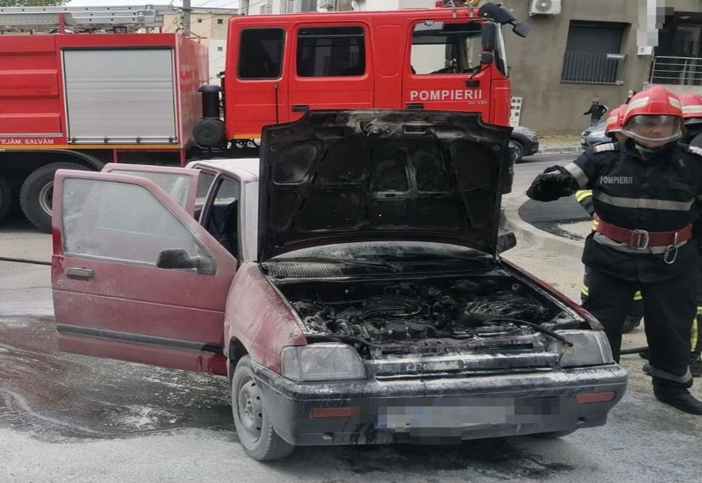 Mașină cuprinsă de flăcări în Tulcea