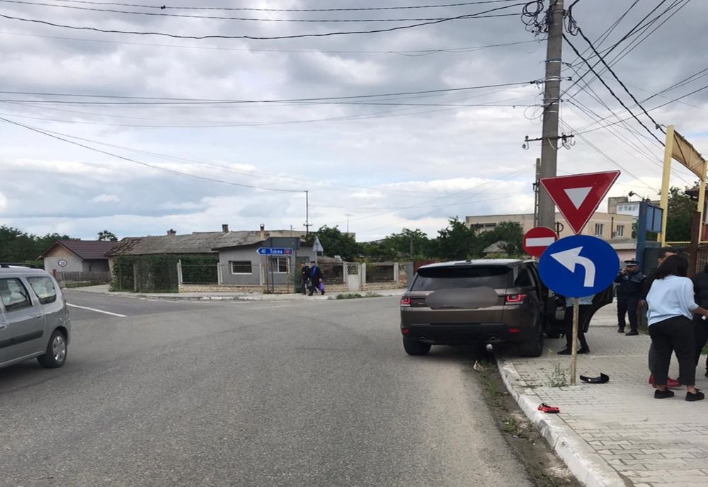 Copil lovit de mașină când traversa prin loc nepermis