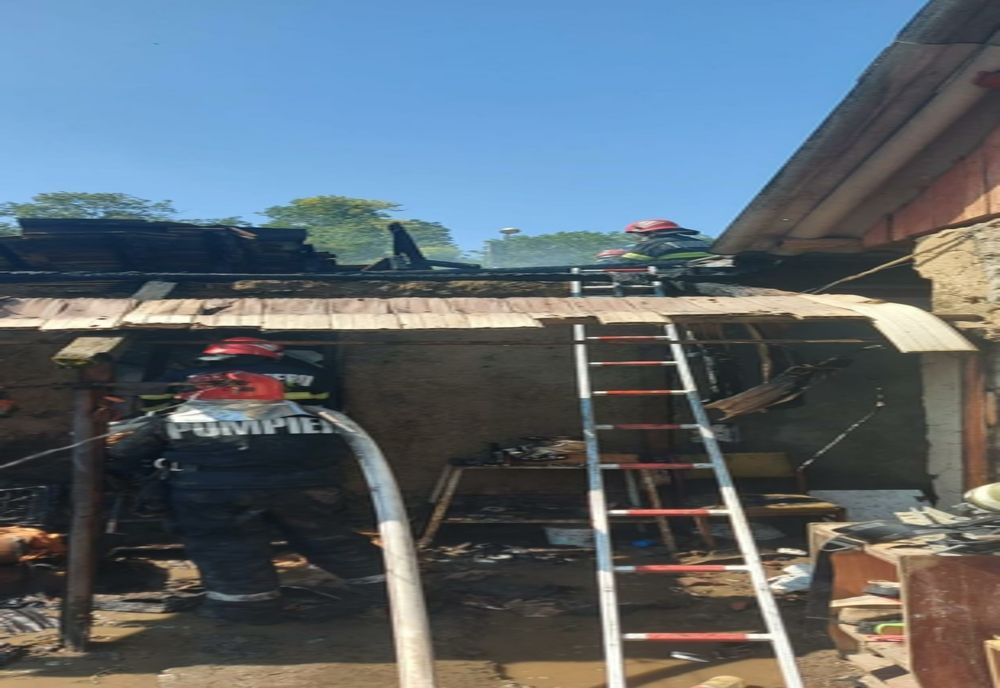 Incendiu la o casă din Tulcea provocat de o țigară