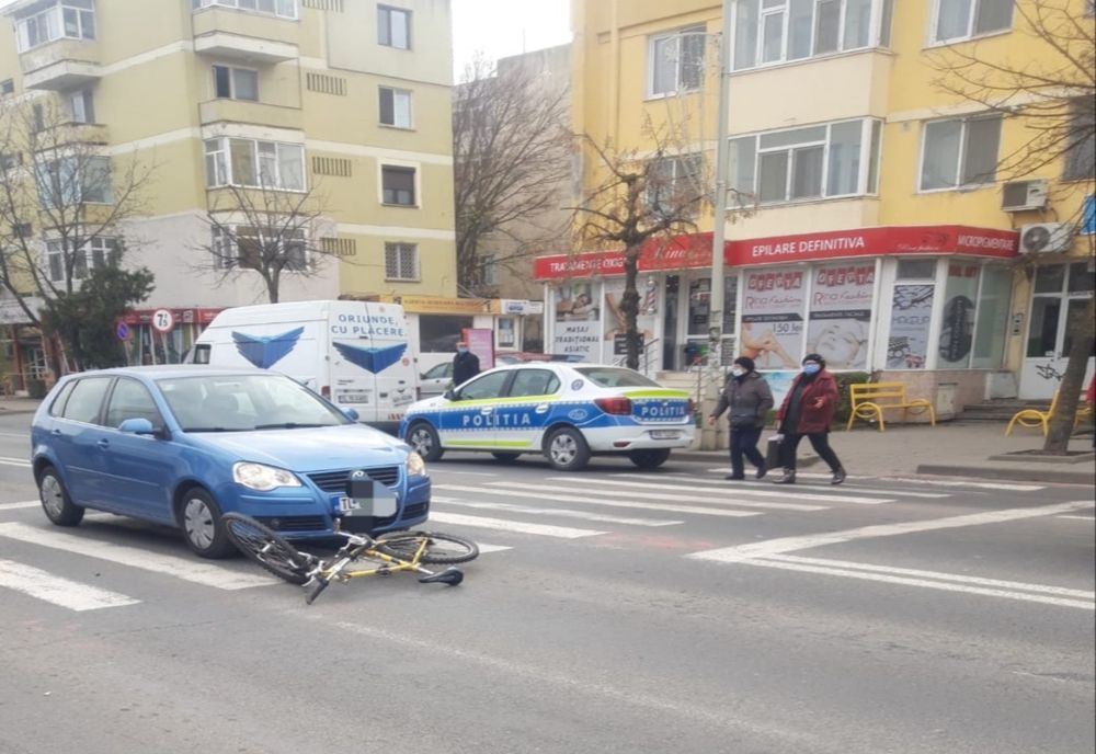Biciclist lovit de o șoferiță de 19 ani