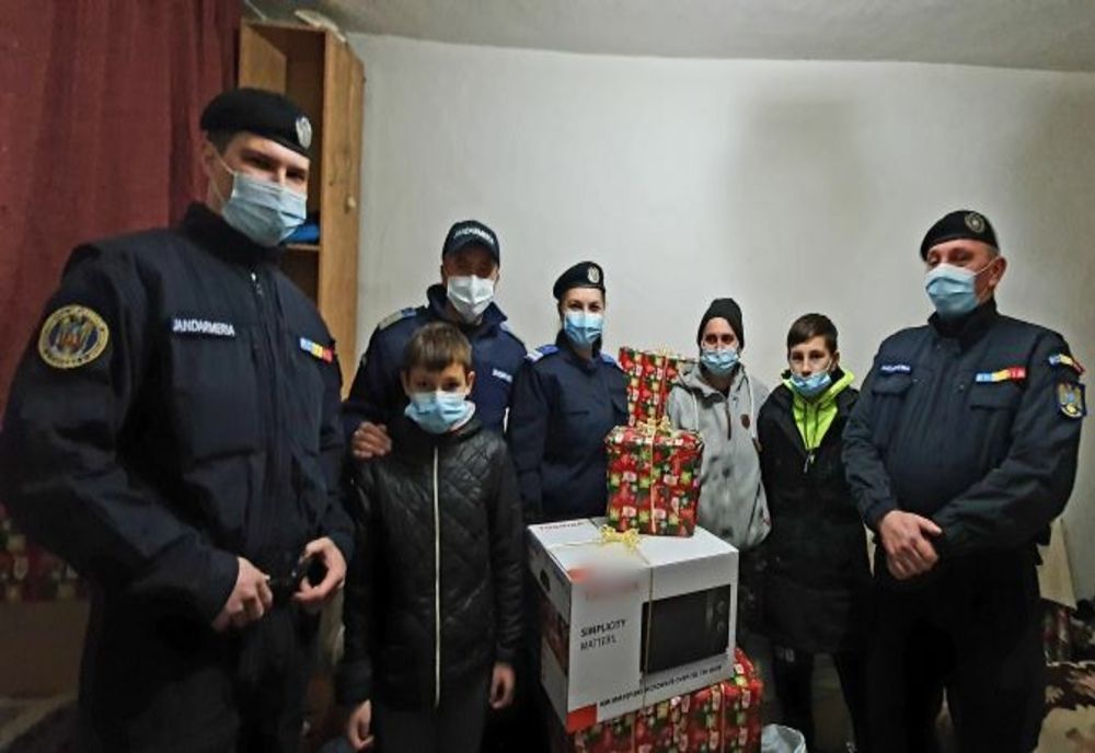 Jandarmii tulceni au semănat fapte bune și au cules zâmbete