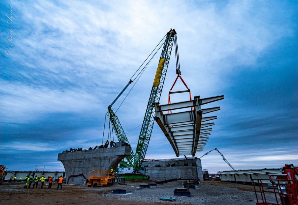 Podul suspendat care va lega Brăila de Tulcea este realizat în proporție de peste 60%