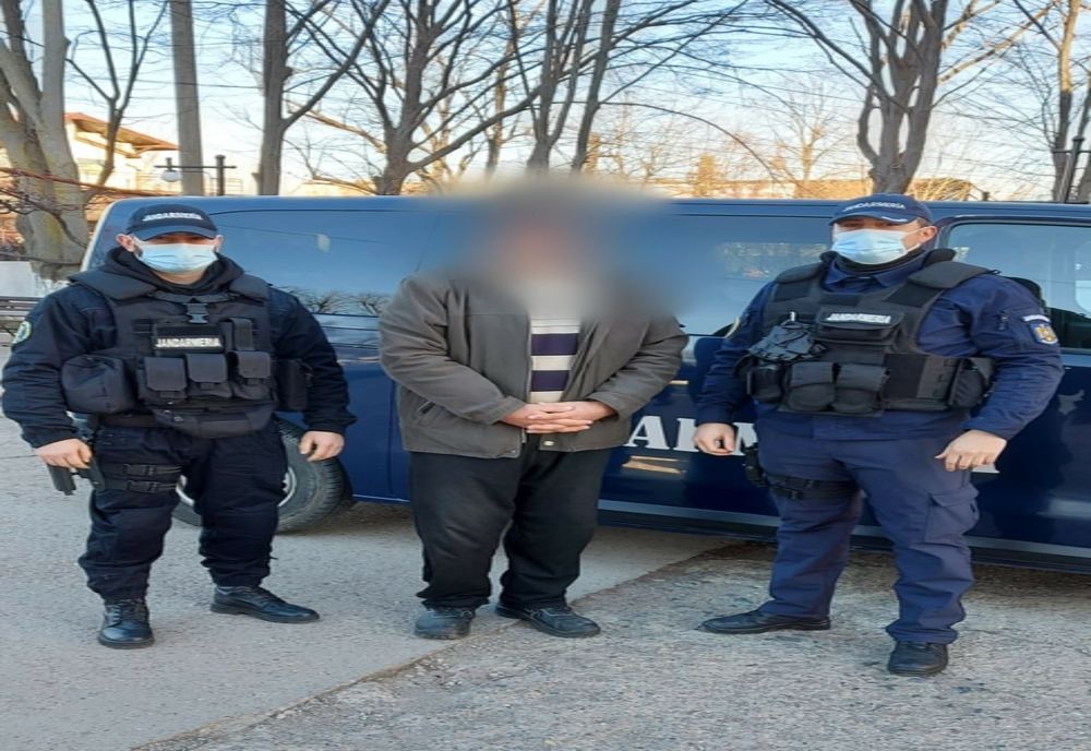 Bărbat suspect de săvârșirea unor gesturi obscene, depistat de jandarmi în apropierea unei școli
