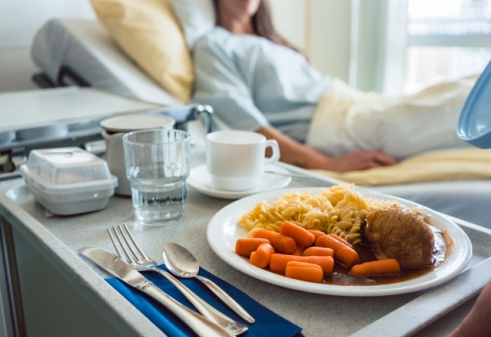 Sumele alocate de Stat pentru hrana bolnavilor internați sunt INFIME. Ministrul Sănătății recunoaște DEZASTRUL: se caută SOLUȚII