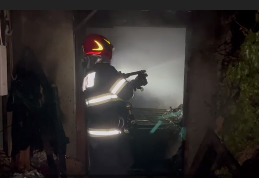 VIDEO Casă cuprinsă de flăcări la Mahmudia