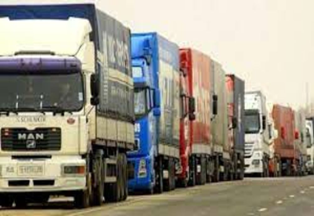 Peste 100 de camioane blocate la Vama Isaccea