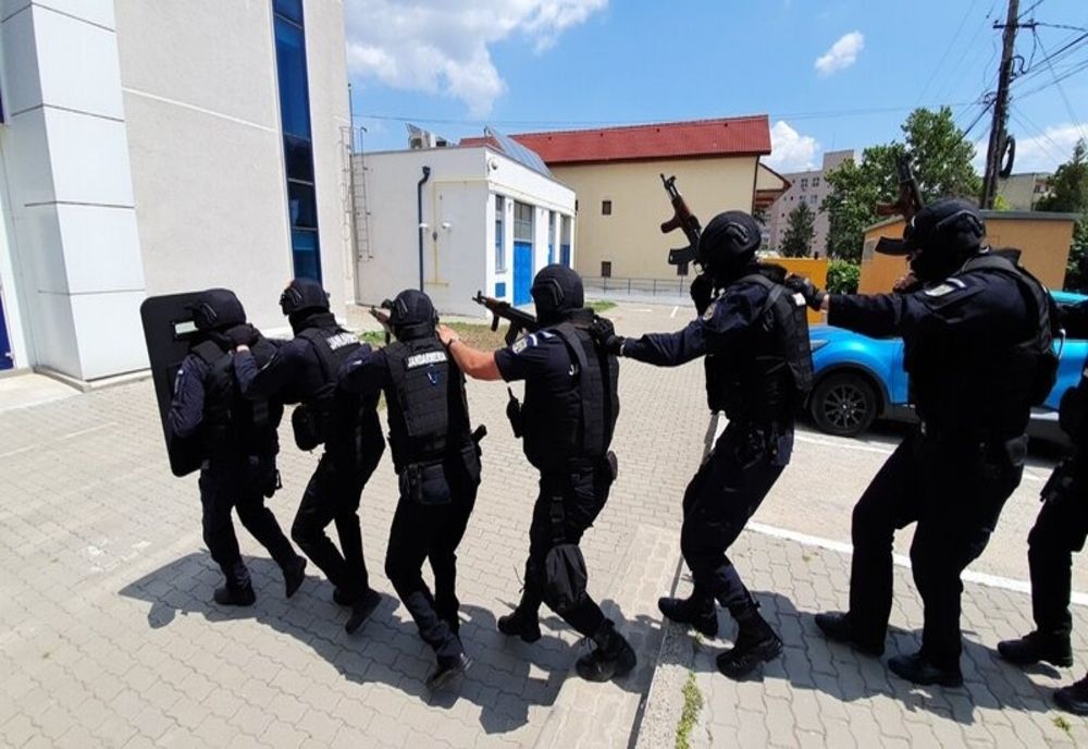 FOTO Luare de ostatici și pachet suspect. Exercițiu de intervenție la Tribunalul Tulcea