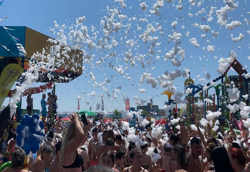 O lună plină de distracție la Eforie Aqua Park