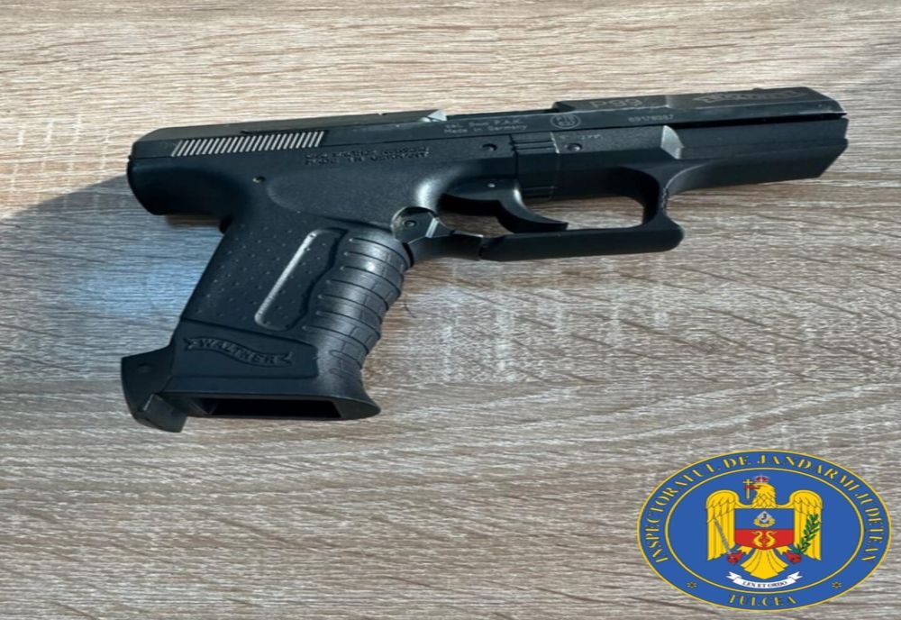 Un bărbat în stare de ebrietate s-a internat în spital cu pistolul la el