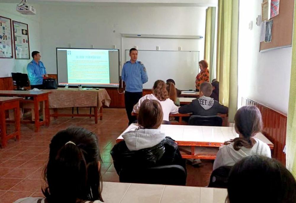 Jandarmii tulceni, în rândul elevilor din comuna Mihai Bravu