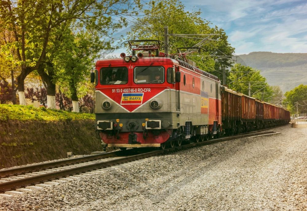 DIICOT a trimis în judecată 35 de persoane, o parte fiind din conducerea Societății Naționale de Transport Feroviar de Marfă. Prejudiciul este de peste 7,5 milioane de euro