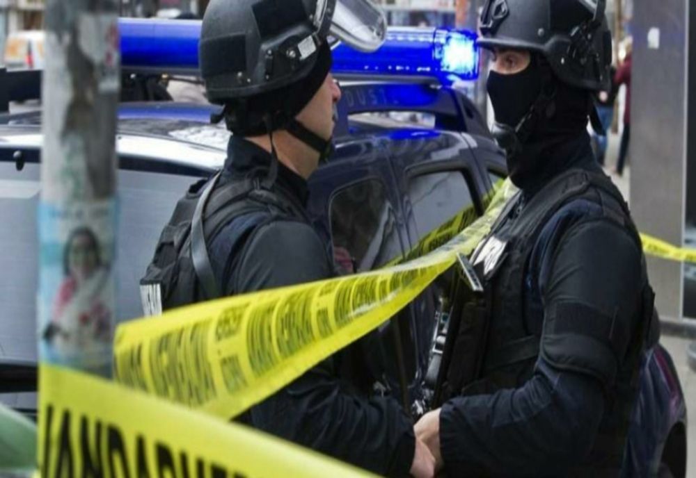 Amenințare cu bombă la o școală în Cluj-Napoca. Aproape 300 de persoane au fost evacuate de urgență