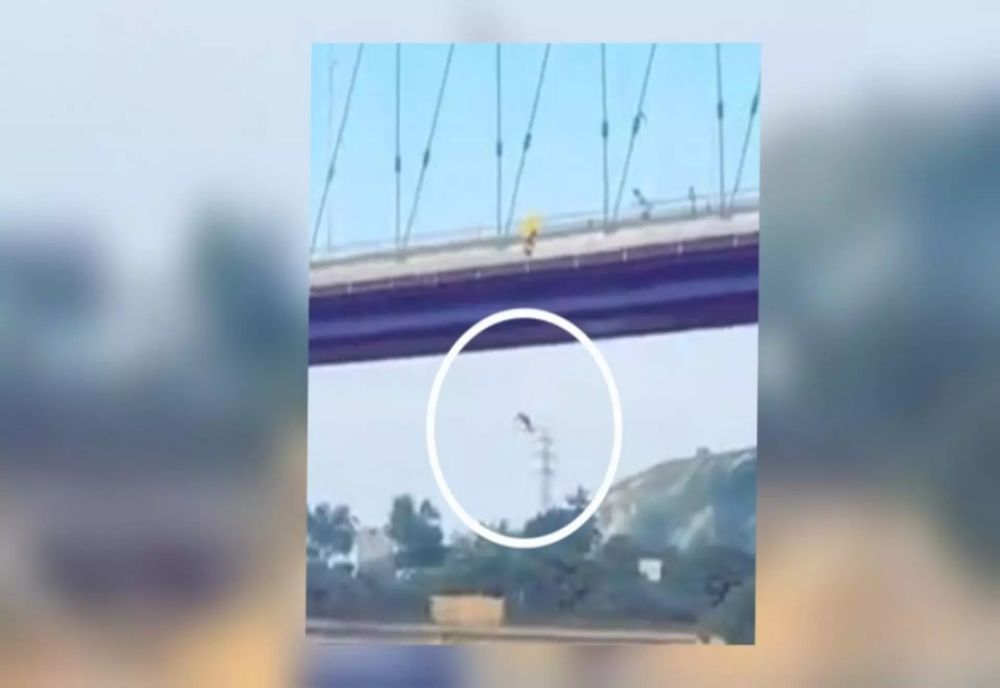 TÂNĂR MORT ÎN URMA UNEI PROVOCĂRI PE TIKTOK. S-A ARUNCAT ÎN GOL DE PE PODUL DE LA MURFATLAR