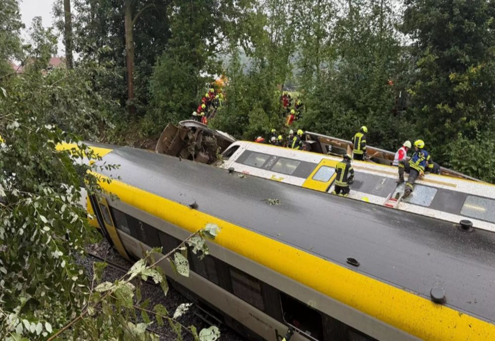 ACCIDENT FEROVIAR GRAV ÎN GERMANIA. TREI MORȚI ȘI ZECI DE RĂNIȚI