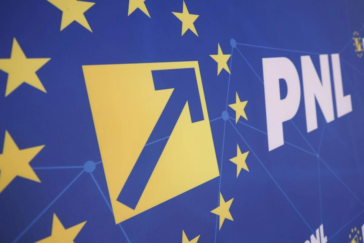 Mulți lideri PNL îl susțin pe Adrian Veștea