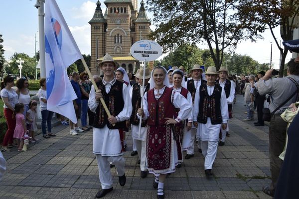 „Nuntă mare, dobrogeană, cu alai tot pe sprâncenă”, la Timișoara