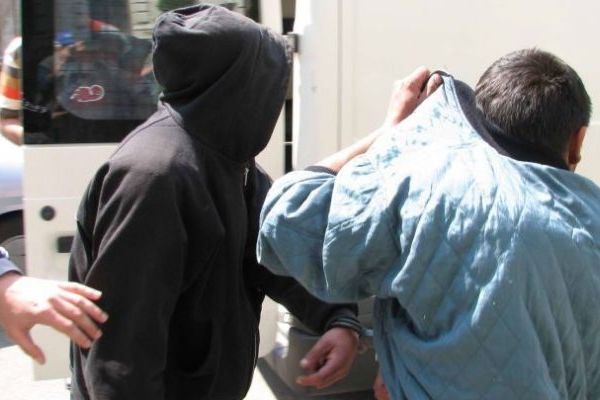 Cinci copii între 11 şi 14 ani, au furat zece mii de lei dintr-o locuinţă