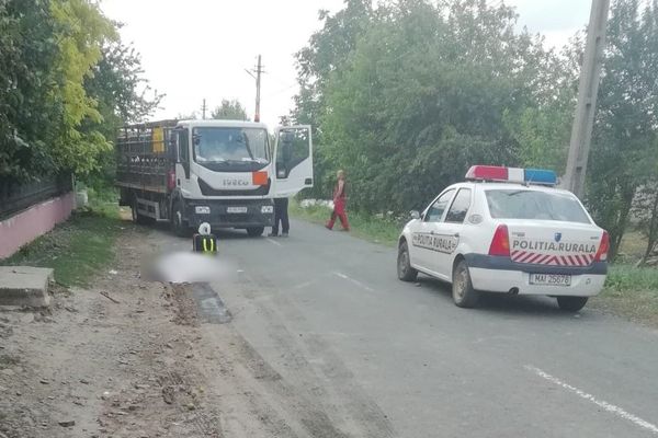 Accident mortal la Casimcea. O femeie a fost zdrobită de un camion