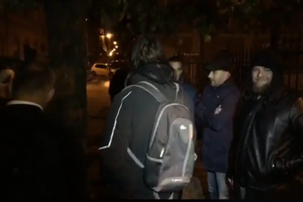 Acum, la Dăeni : S-a închis în casă şi a ameninţat că se aruncă în aer, cu ajutorul buteliilor de aragaz Poliţia şi pompierii sunt la faţa locului