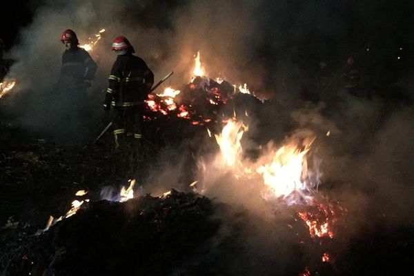 Sâmbătă încinsă pentru pompierii militari, cu trei incendii