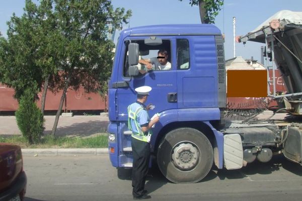 Poliţia rutieră e cu ochii pe autobuze şi camioane