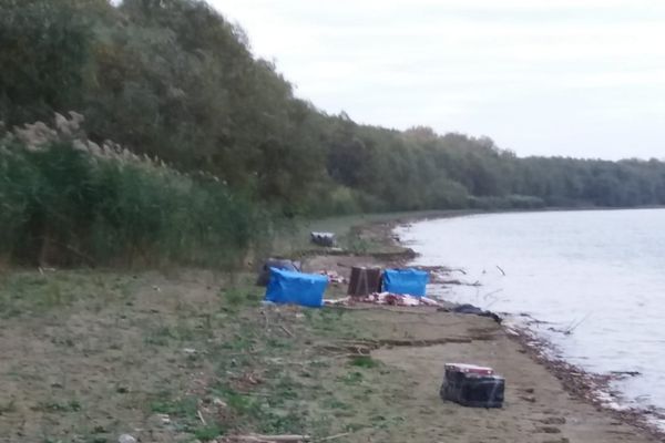 Peste 10.600 de pachete cu țigări de contrabandă,  descoperite pe Braţul Chilia al Dunării