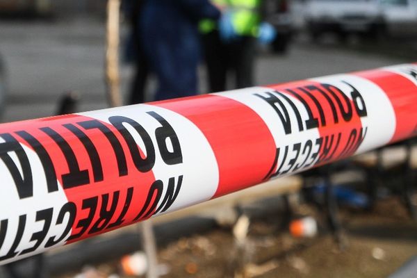 Pericol de expolzie la Tulcea! Un şofer băut a intrat cu maşina într-o ţeavă de gaze